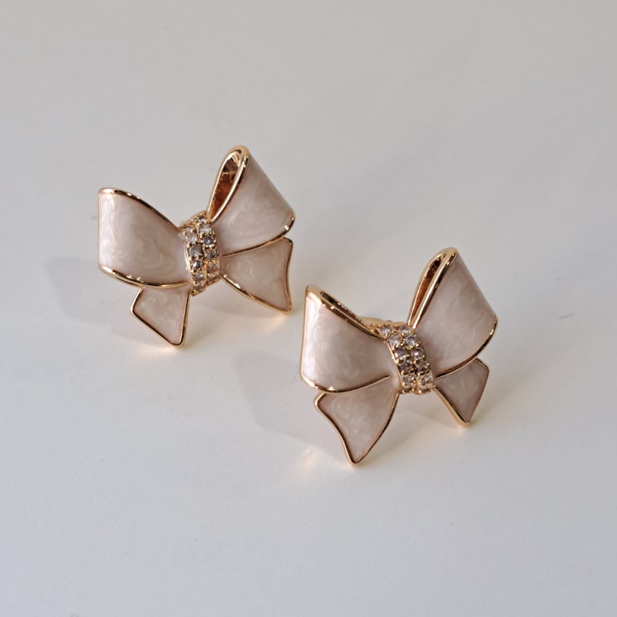 Brincos Laços Esmaltação Italiana Madrepérola e Zircônias