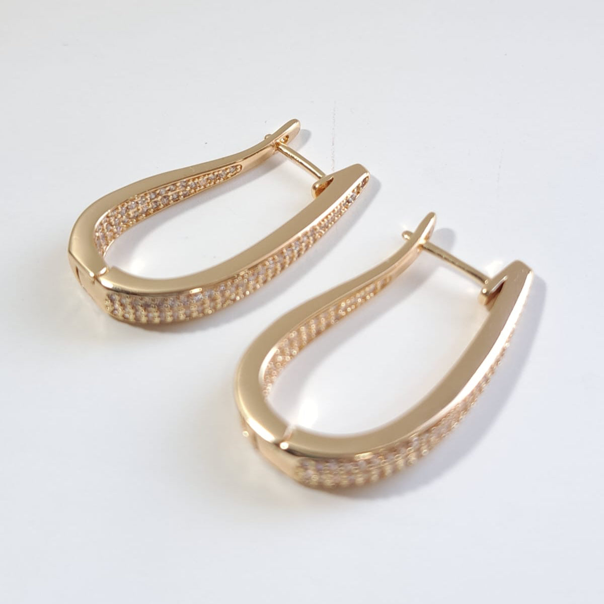 Argola Click Oval Cravejada