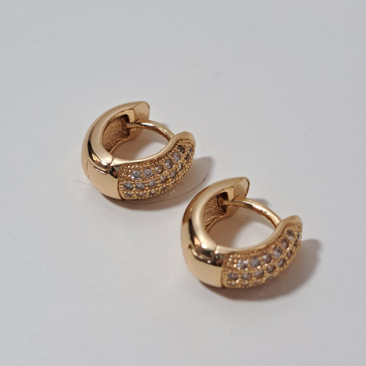 Argola Mini Cravejada Zircônias