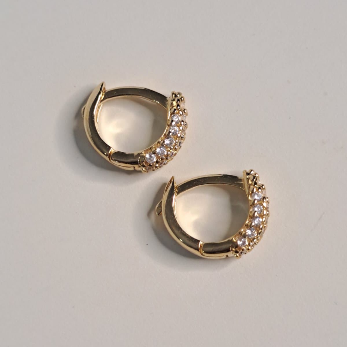 Brinco Infantil Argola Cravejado Zircônias Branca