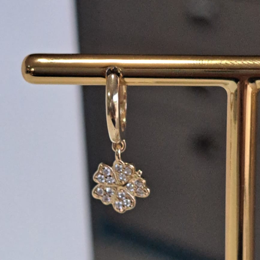 Brinco Infantil Sabrina Cravejado Trevo