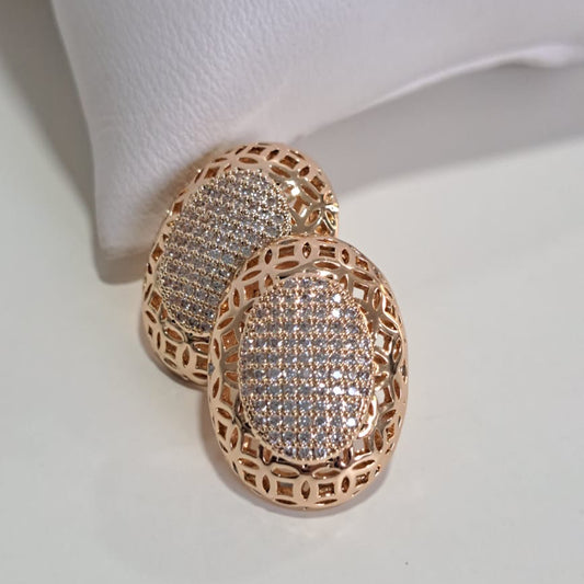 Brinco Cravejado Oval Lady Eli