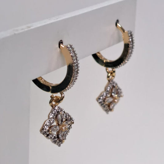 Brinco Argola Click Zircônias