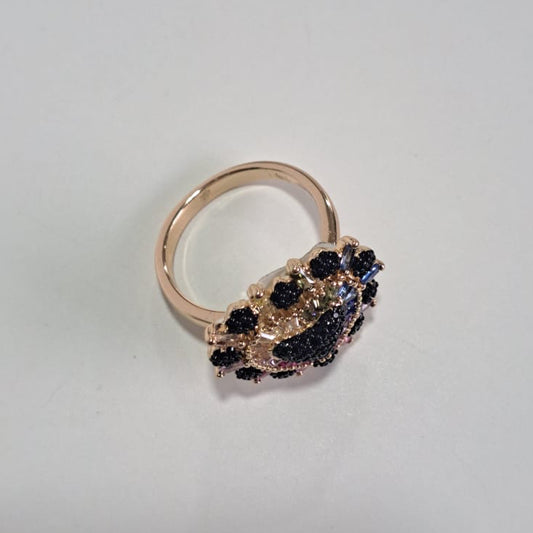 Anel Queen Coração Negro Zircônias Dourado