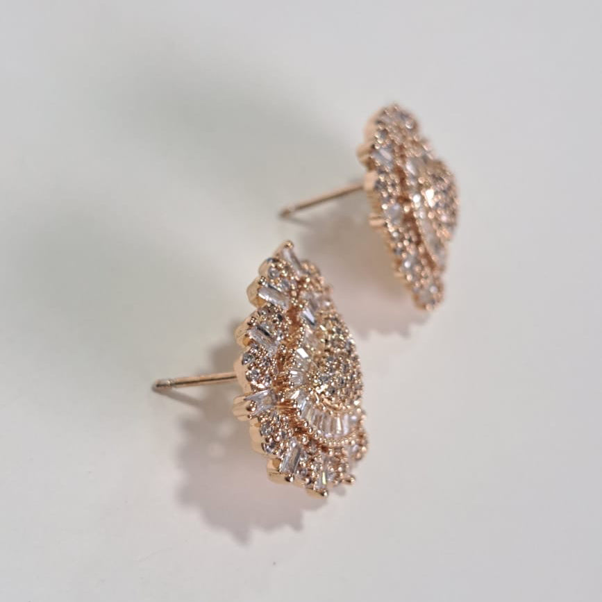 Brinco Queen Coração Zircônias Dourado