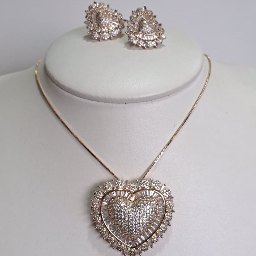 Colar Queen Coração Zircônias Dourado