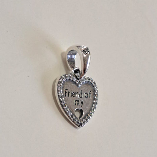 Berloque Coleção Dora Coração Friends Cravejado