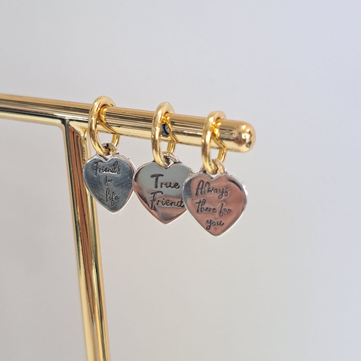 Berloque Coleção Dora 3 Corações Dourado