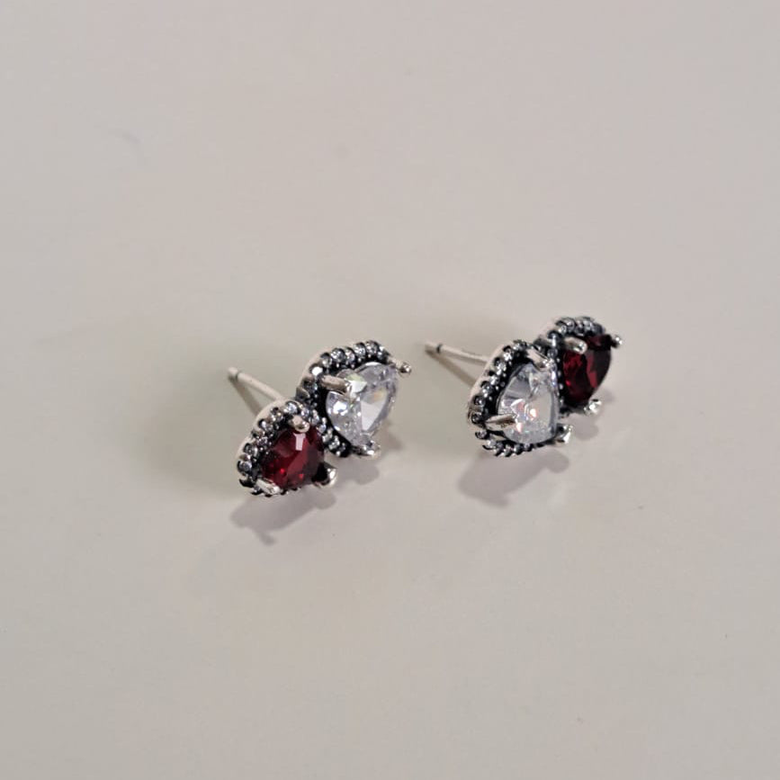 Brinco Coleção Dora Dois Corações Zircônias Vermelho
