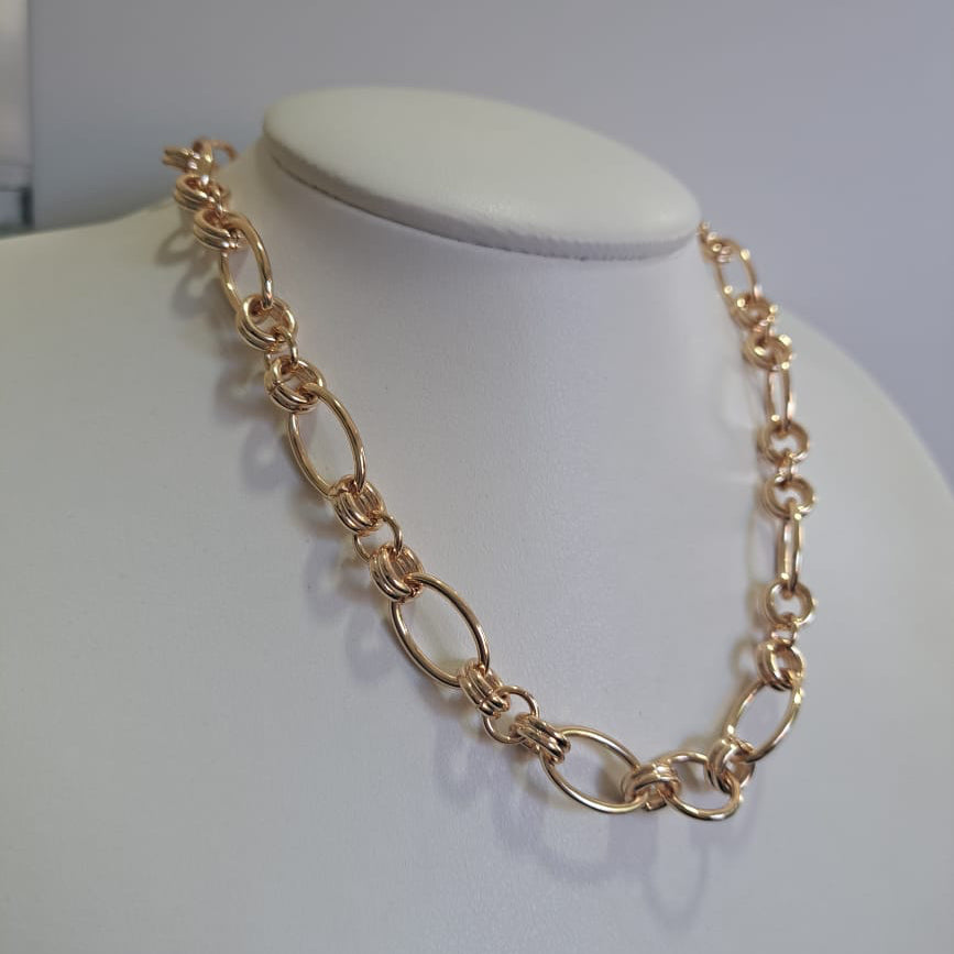 Colar Elos T Correntes Douradas