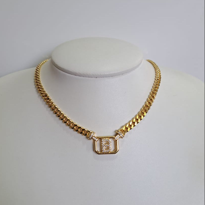 Colar Letra Cravejada B CD