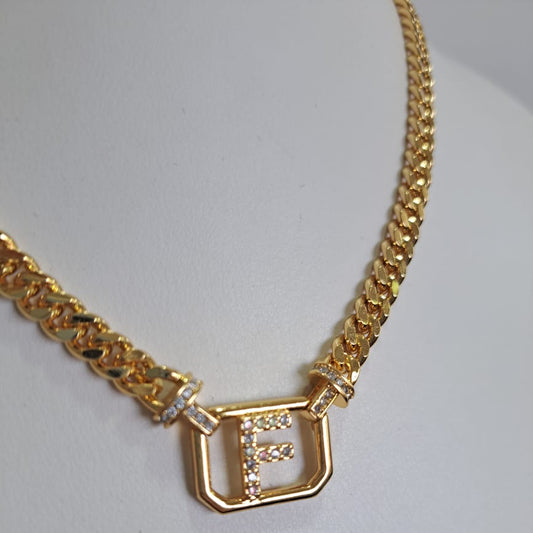 Colar Letra F Cravejada CD