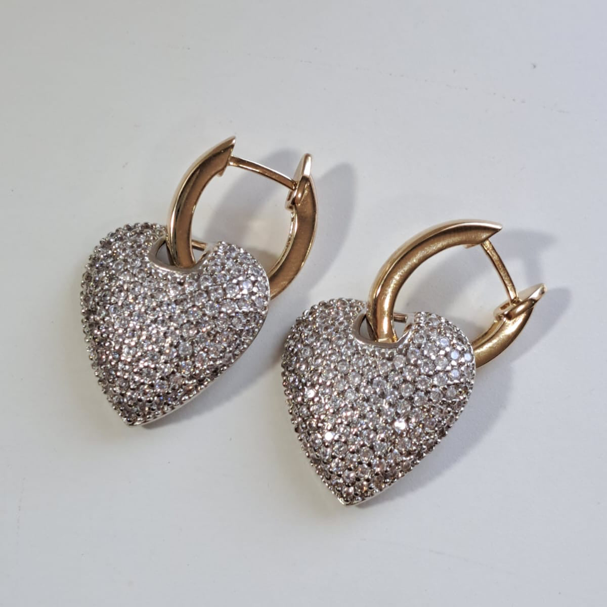 Produto: Argola Coração Cravejado Zircônias