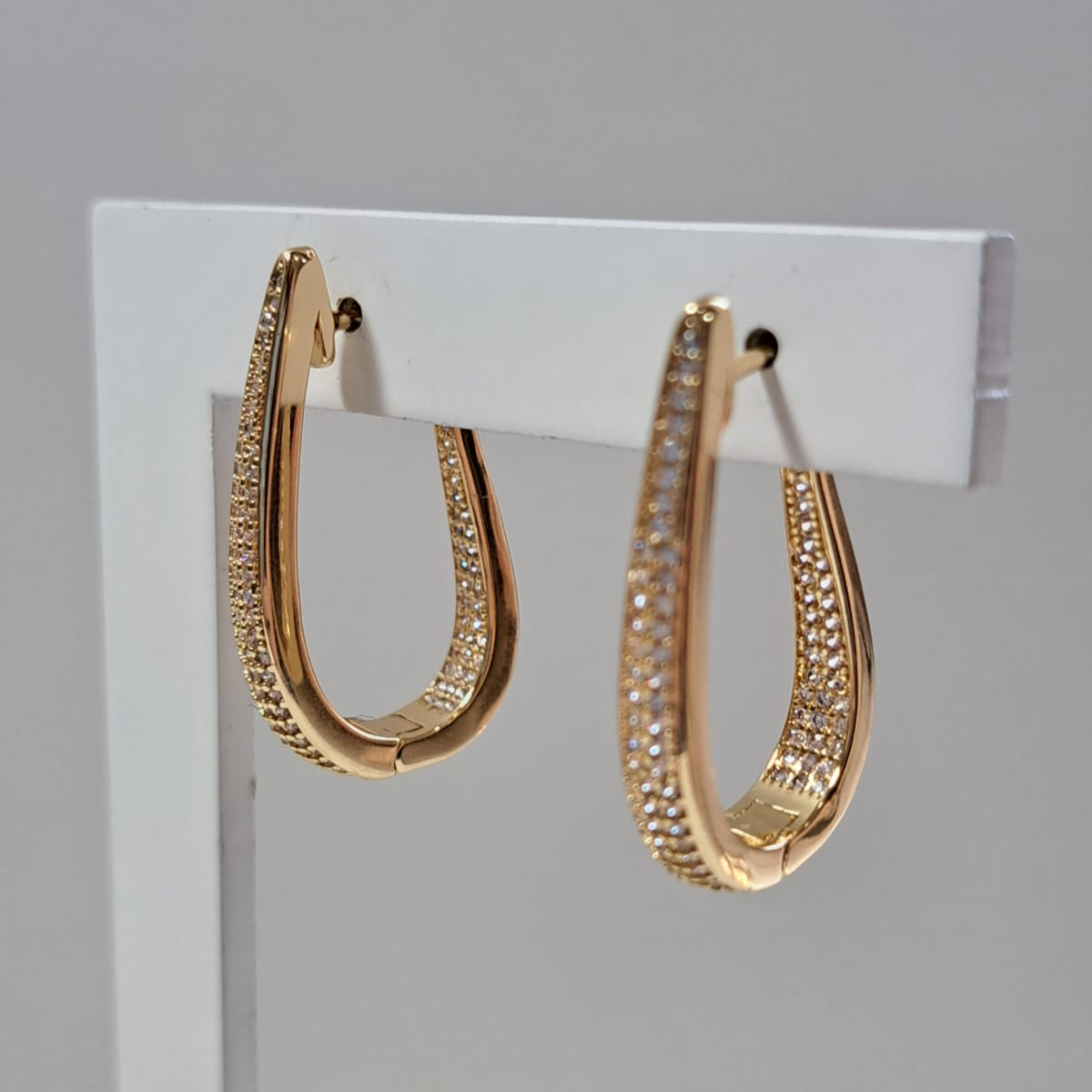 Argola Click Oval Cravejada