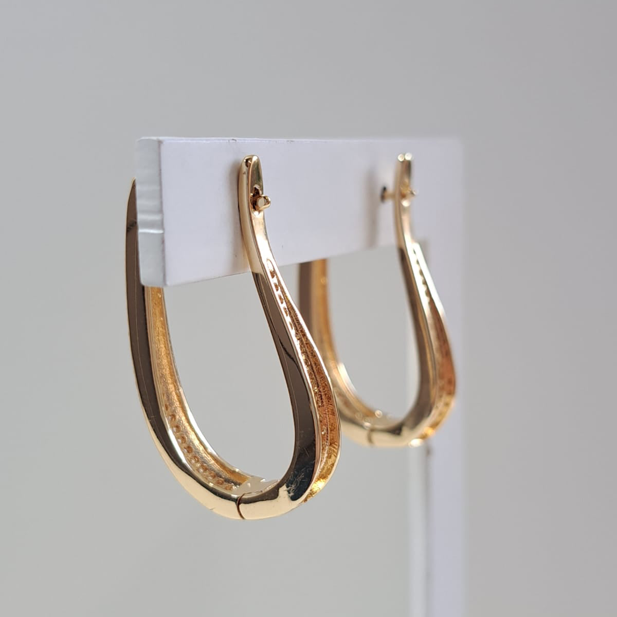 Argola Click Oval Cravejada