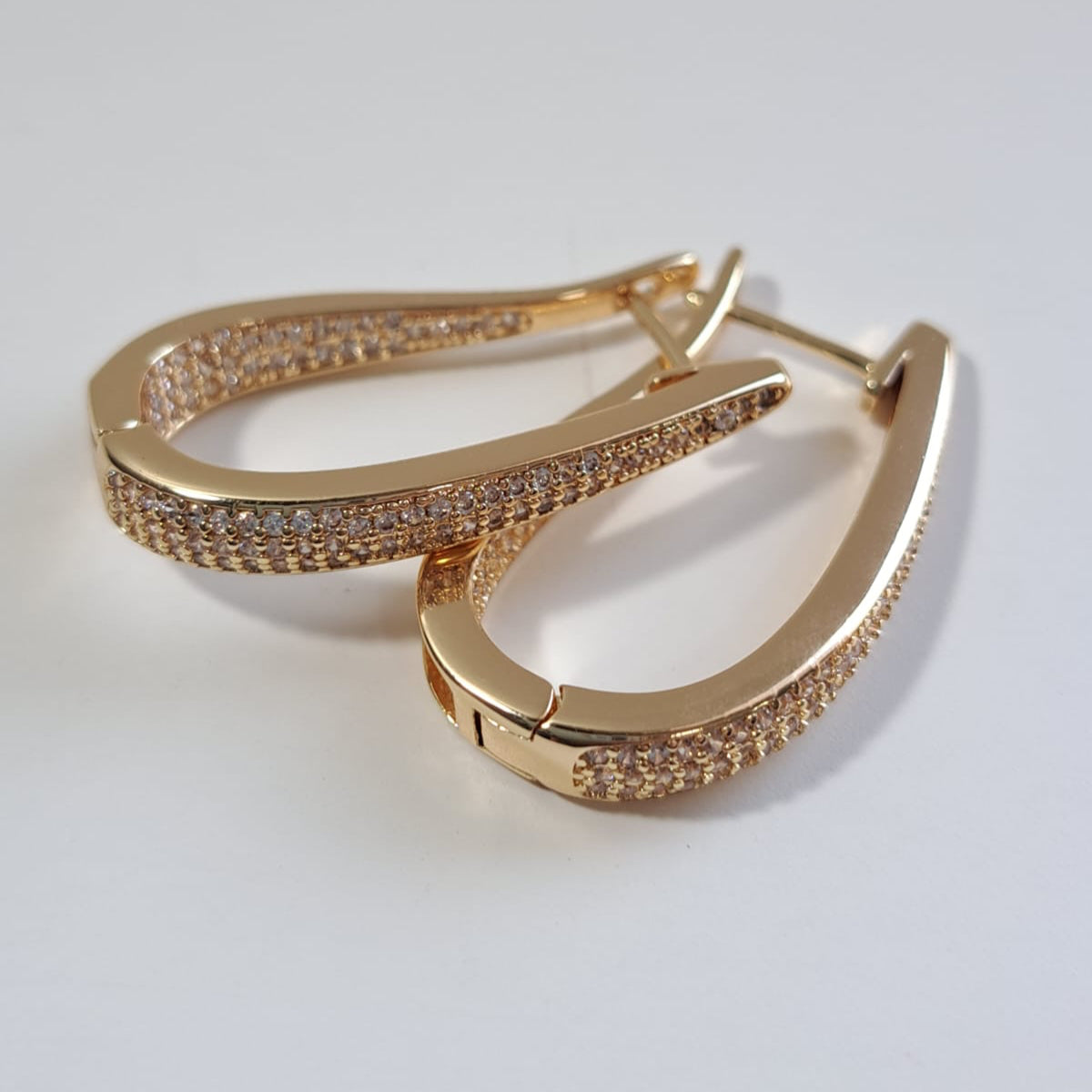 Argola Click Oval Cravejada