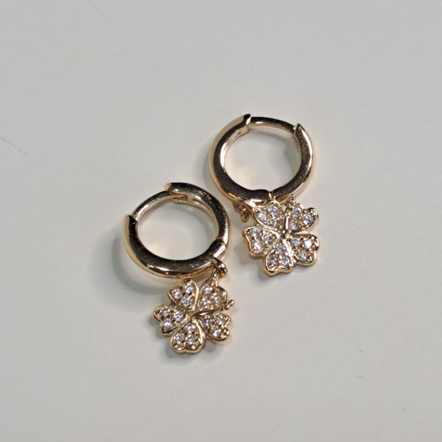 Brinco Infantil Sabrina Cravejado Trevo