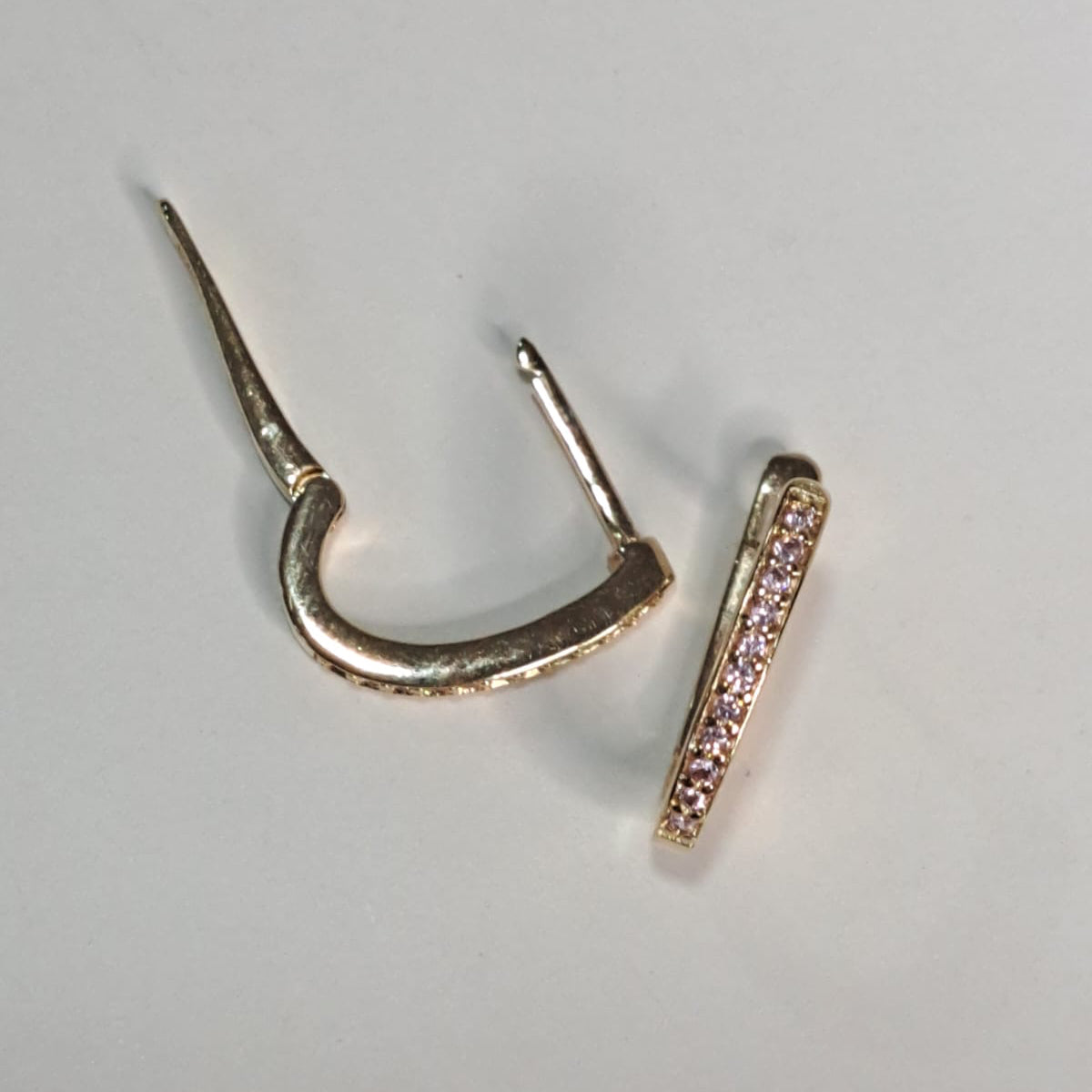 Brinco Infantil Argola em U Zircônias Champanhe