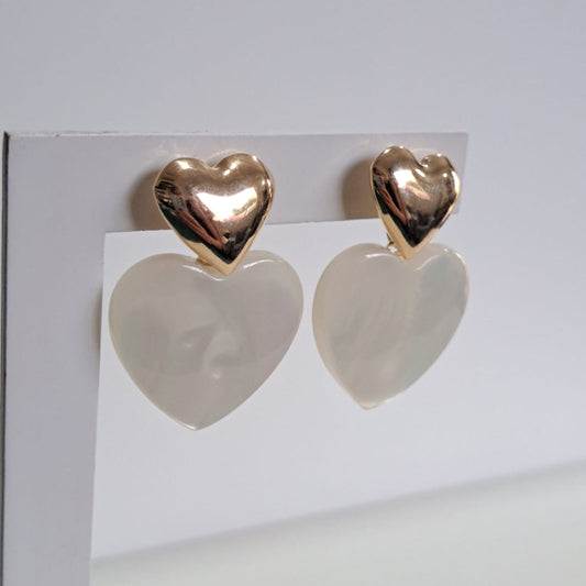 Brinco Dois Corações Madrepérola