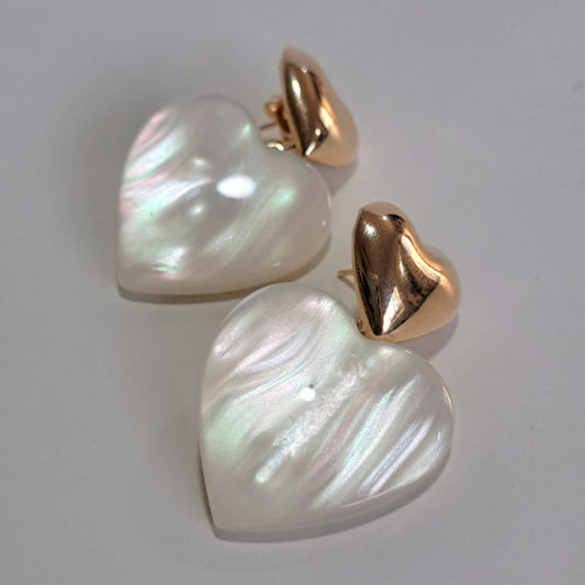 Brinco Dois Corações Madrepérola