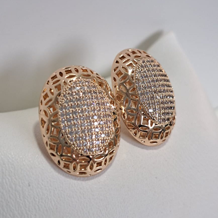 Brinco Cravejado Oval Lady Eli