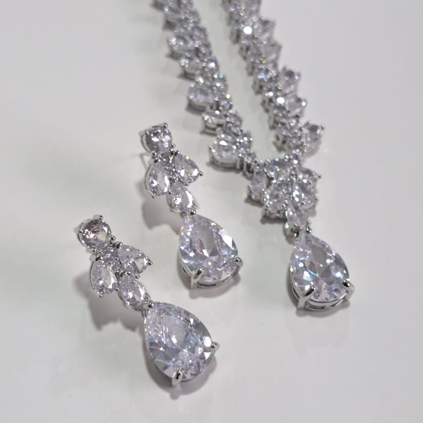 Brinco Queen Zircônias RB