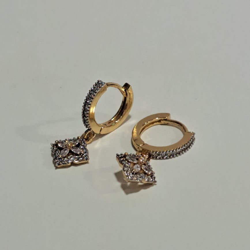 Brinco Argola Click Zircônias