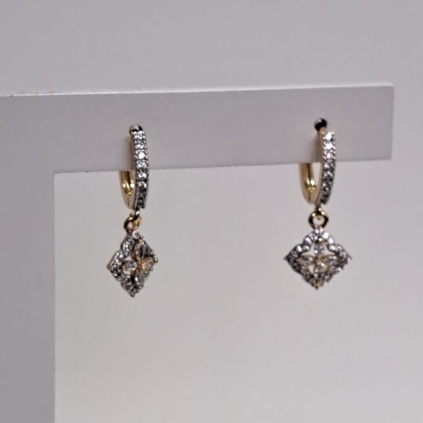 Brinco Argola Click Zircônias