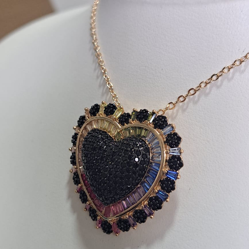 Colar Queen Coração Negro Zircônias Dourado