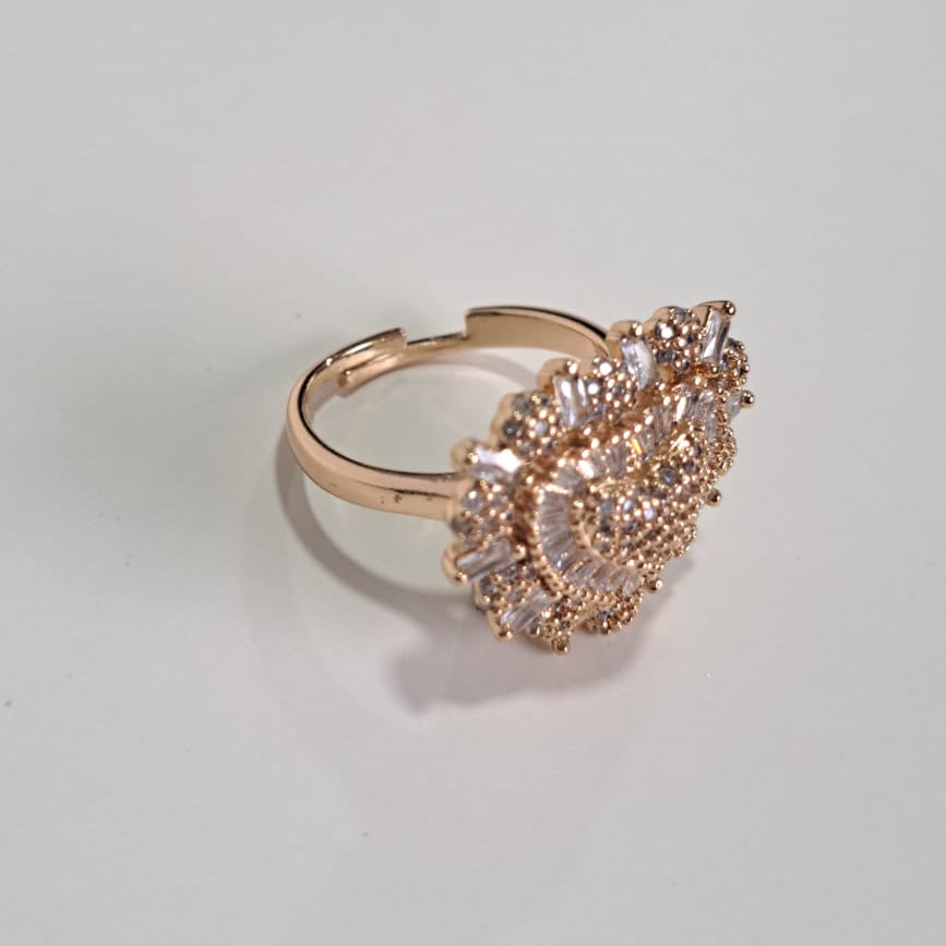 Anel Queen Coração Zircônias Dourado