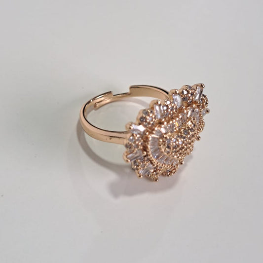 Anel Queen Coração Zircônias Dourado