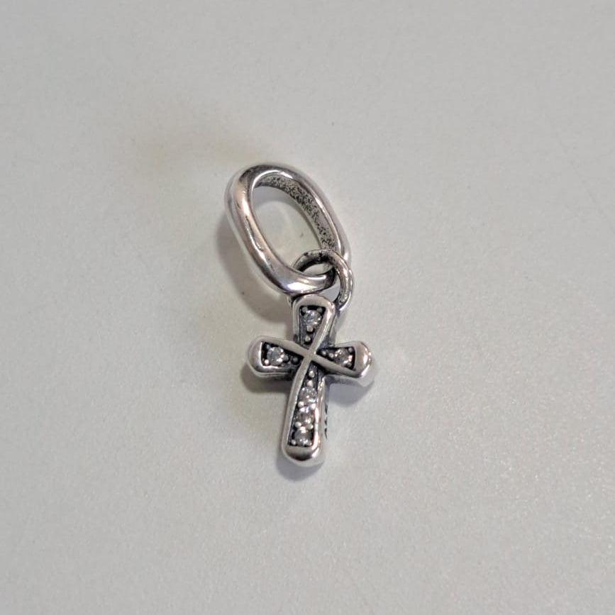 Berloque Coleção Dora Cruz Cravejado