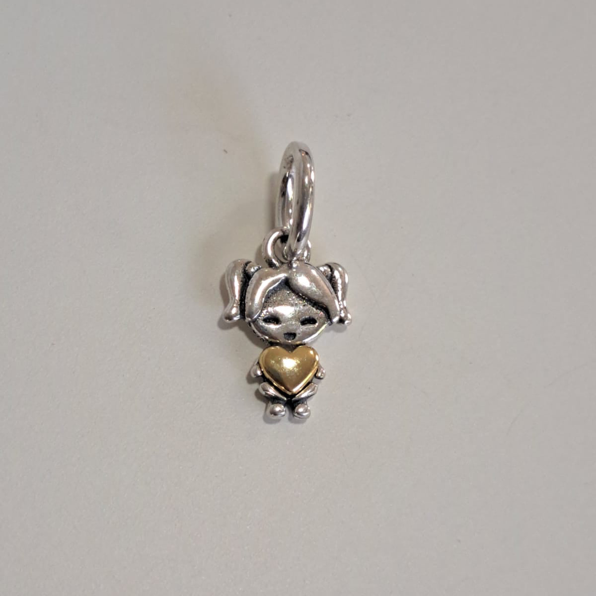 Berloque Coleção Dora Menina Coração Dourado