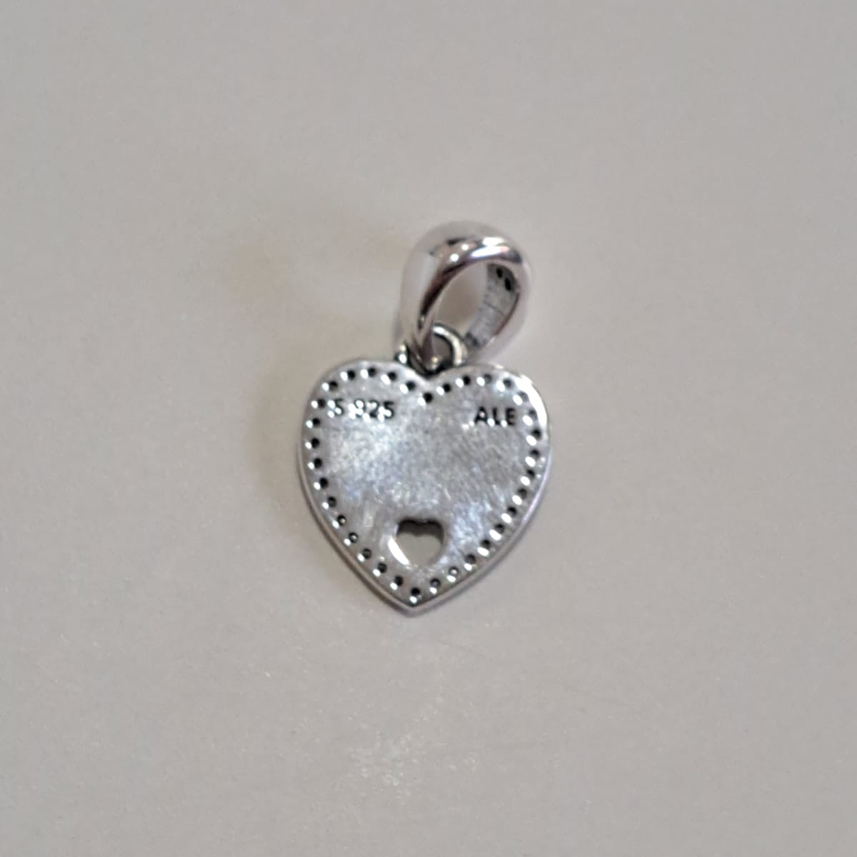 Berloque Coleção Dora Coração Friends Cravejado