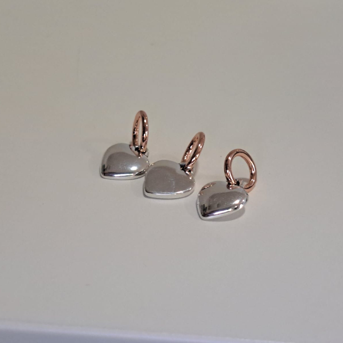 Berloque Coleção Dora 3 Corações Rosê