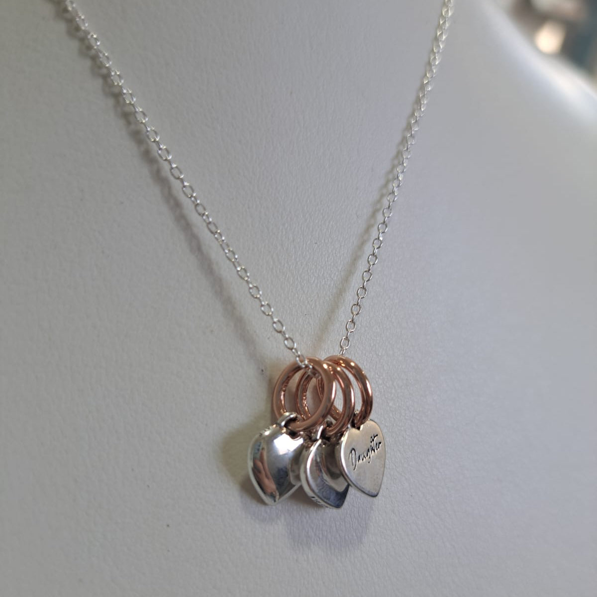 Berloque Coleção Dora 3 Corações Rosê