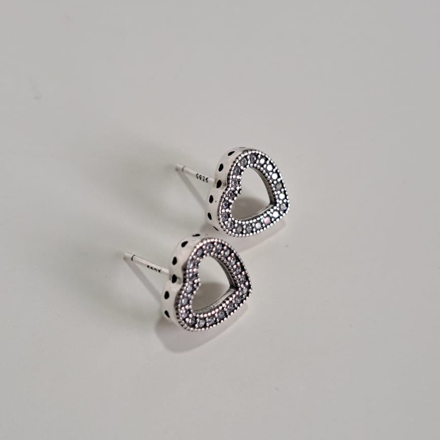 Brinco Coleção Dora  Coração Cravejado