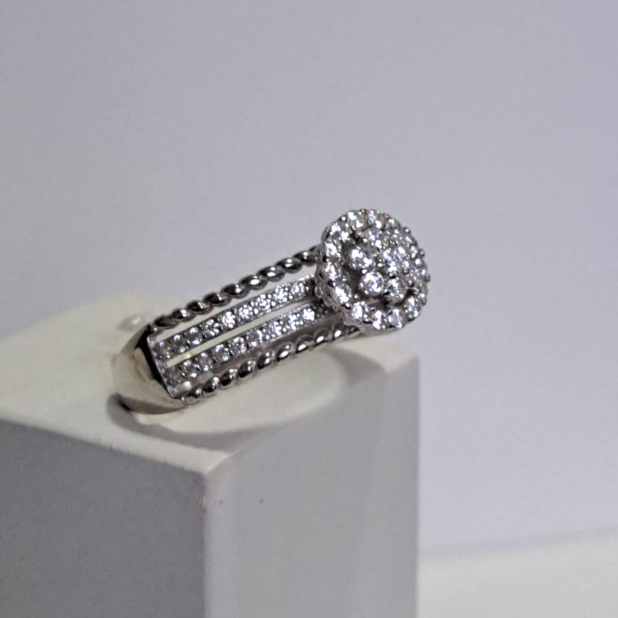 Anel Coleção Dora Aparador Cravejado Chuveiro