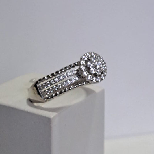 Anel Coleção Dora Aparador Cravejado Chuveiro