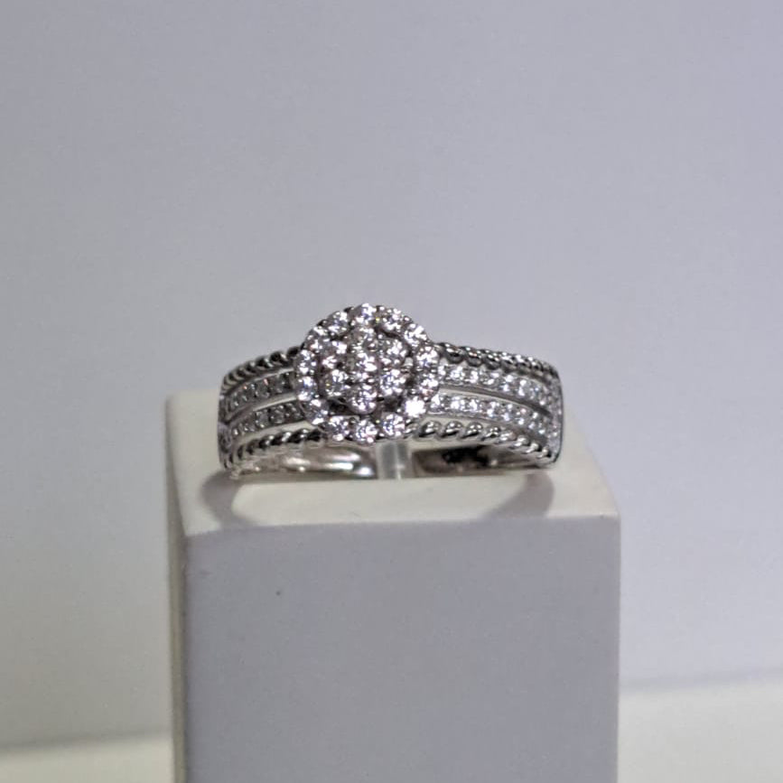 Anel Coleção Dora Aparador Cravejado Chuveiro