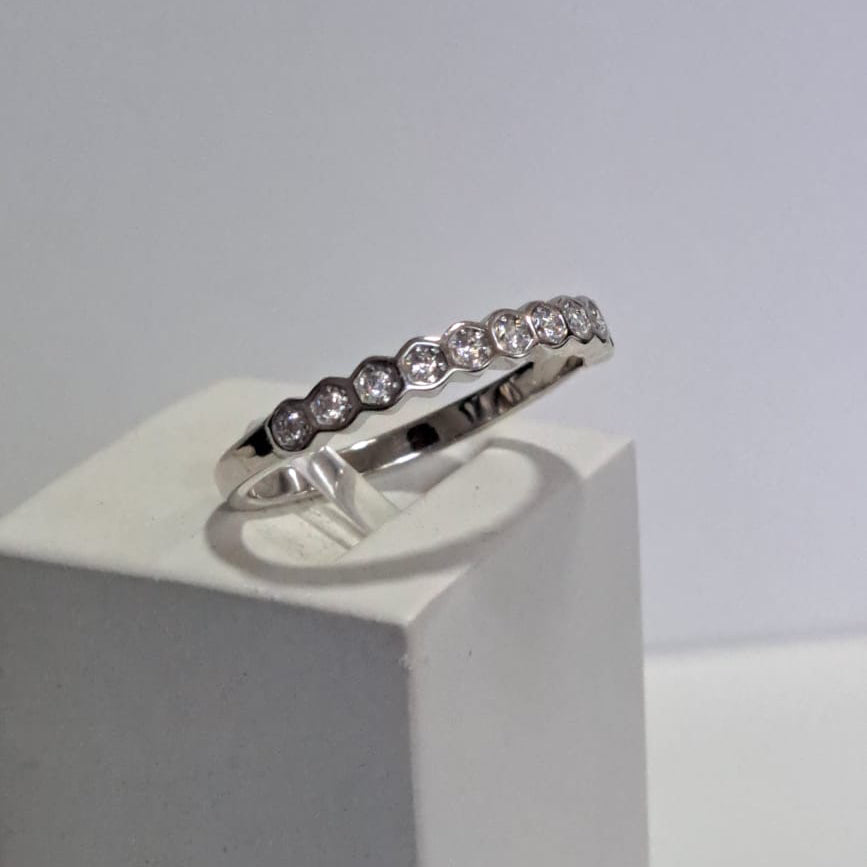 Anel Coleção Dora Aparador Cravejado Zircônias