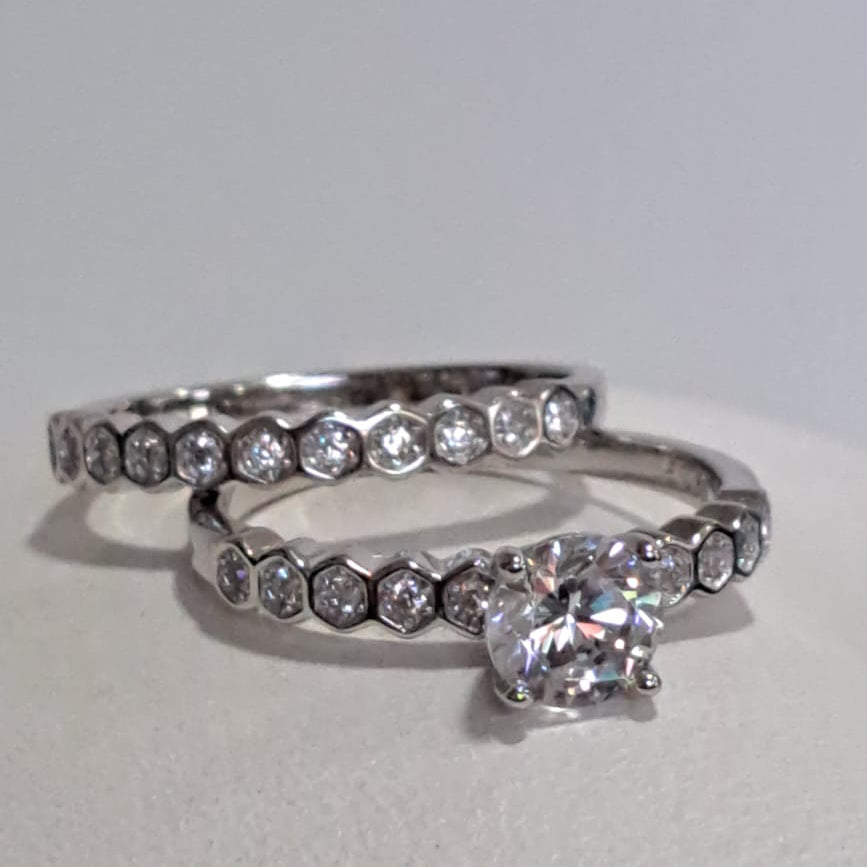 Anel Coleção Dora Aparador Cravejado Zircônias