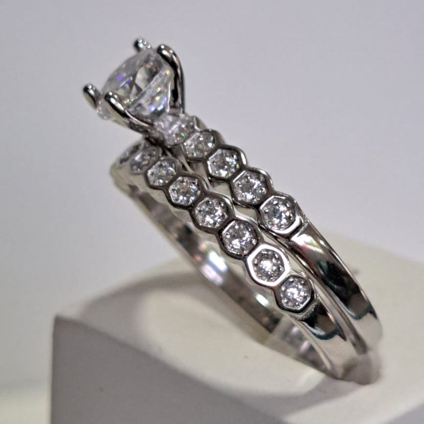 Anel Coleção Dora Aparador Cravejado Zircônias