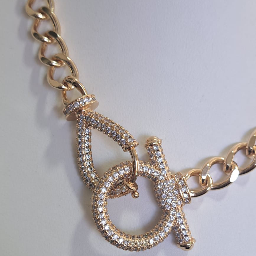 Colar T Ganchos Cravejados CD