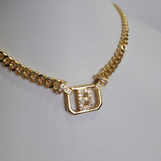 Colar Letra Cravejada B  CD