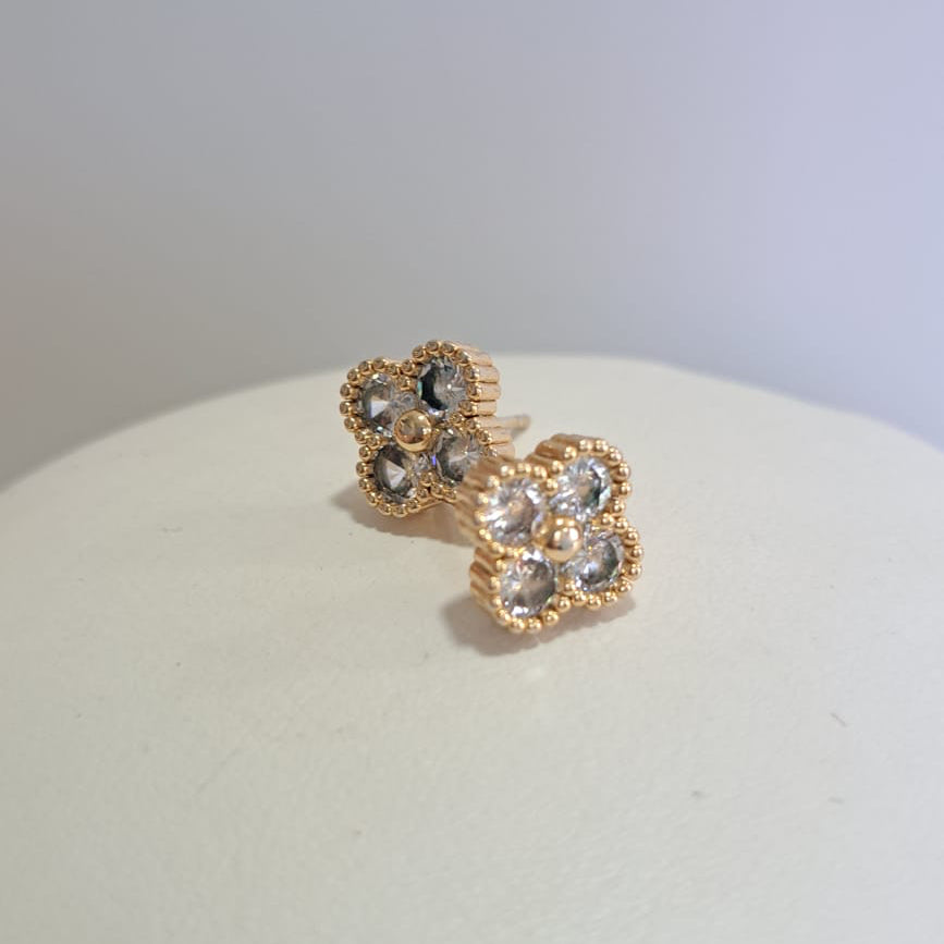 Brinco Conjunto Especial Flor VC Dourado Zircônias