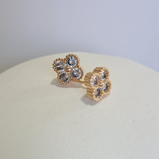 Brinco Conjunto Especial Flor VC Dourado Zircônias